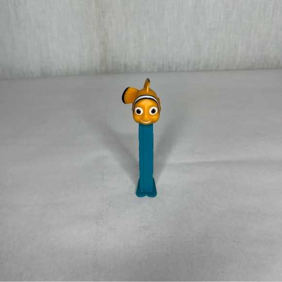 A Nemo PEZ dispenser - Picture 4 of 5